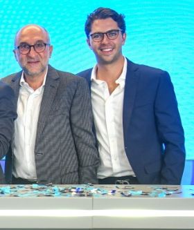 Integrantes de Factor Exprés en un evento institucional